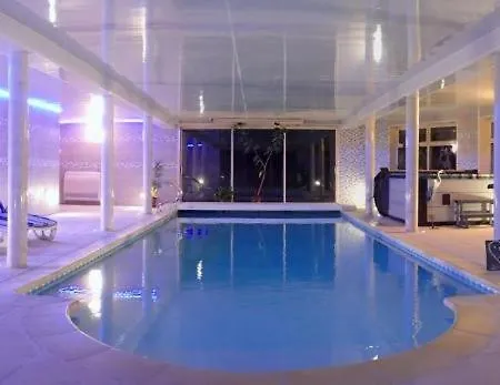 Au Charme Du Lac Piscine & 2 Forges-les-Eaux