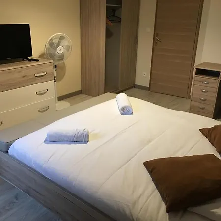 Au Charme Du Lac Piscine & 2 Villa *